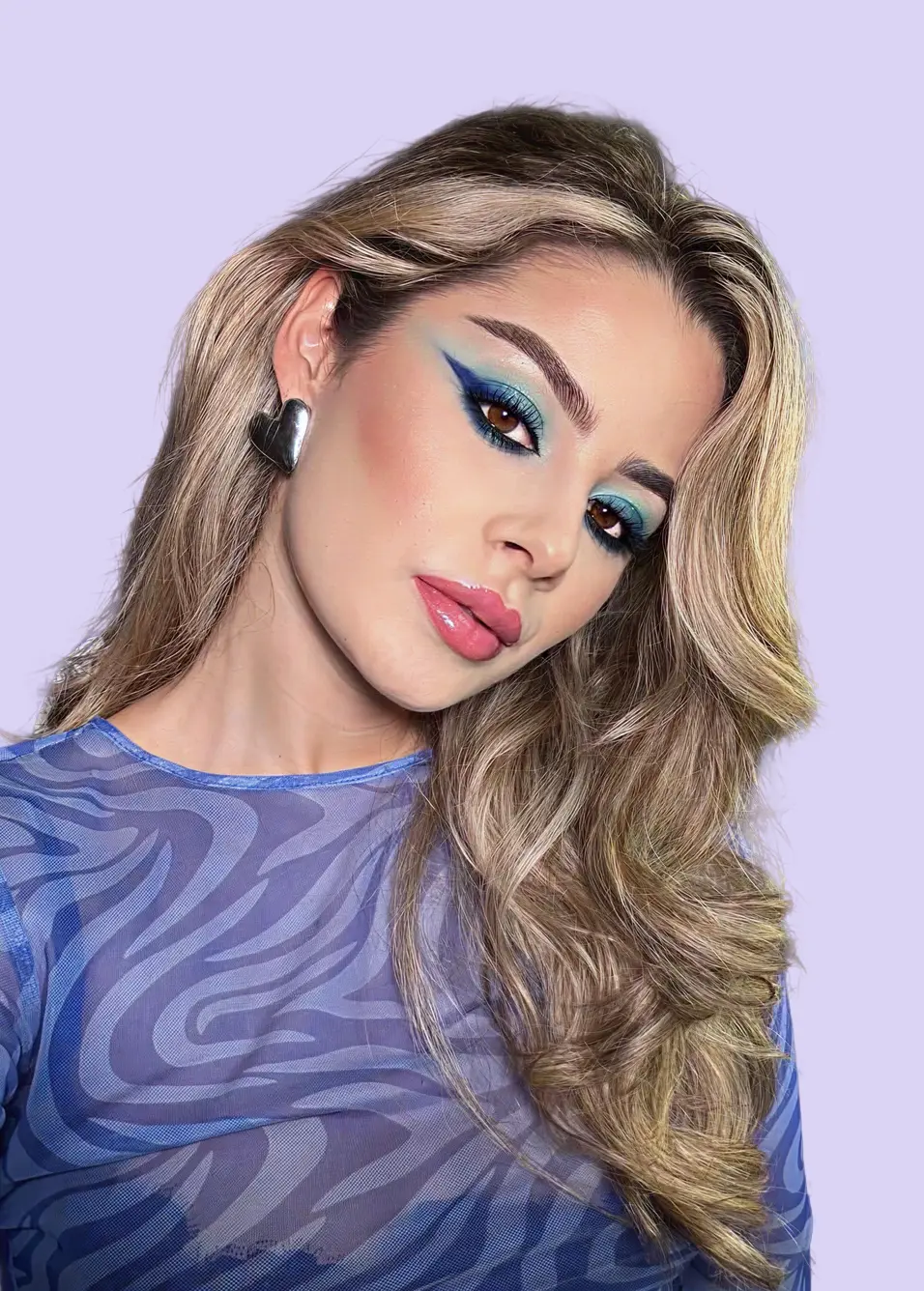 Autoportret al makeup artistei, machiată de ea însăși, parte din portofoliul personal