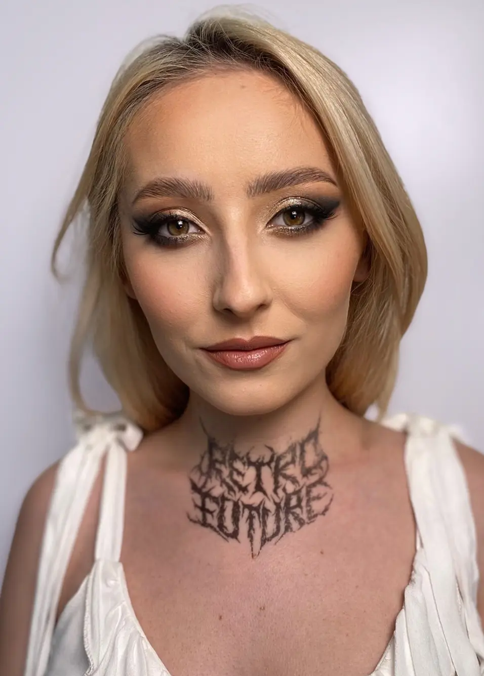 Model machiat profesional de makeup artist, parte din portofoliul de lucrări artistice