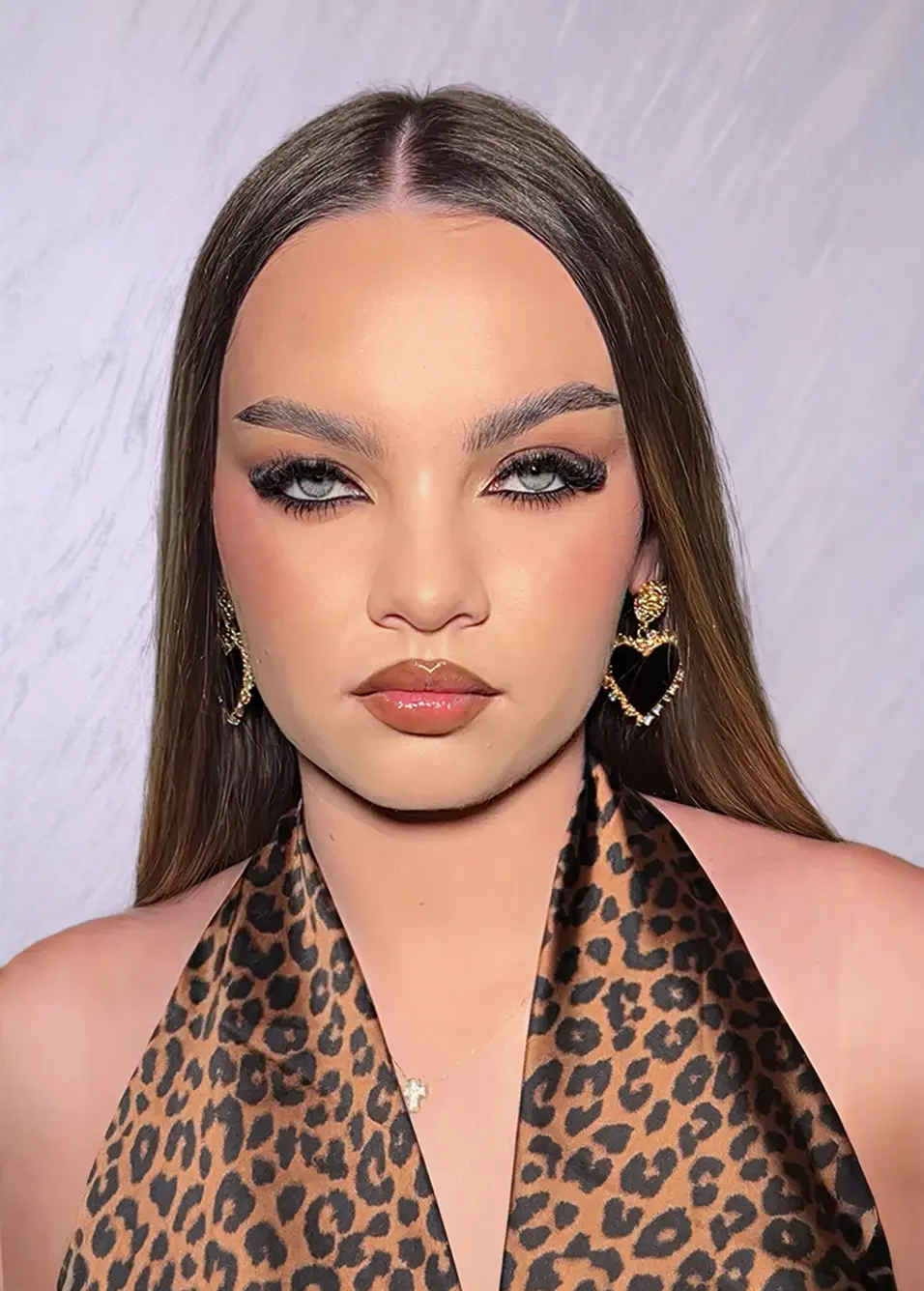 Model machiat profesional de makeup artist, parte din portofoliul de lucrări artistice